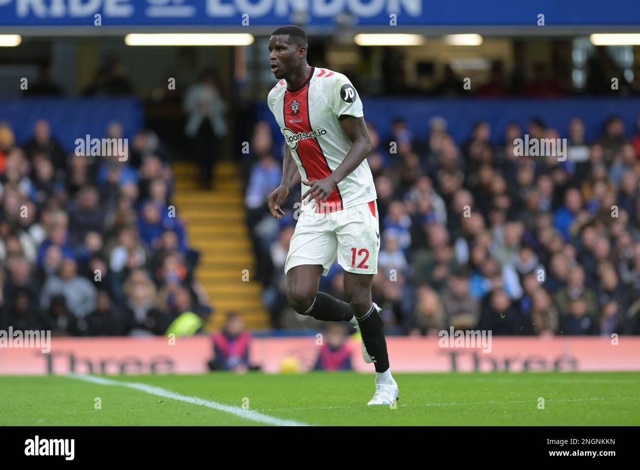 London, Großbritannien. 18. Februar 2023. Paul Onuachu vom Southampton FC während des Spiels Chelsea gegen Southampton Premier League auf der Stamford Bridge London. Gutschrift: MARTIN DALTON/Alamy Live News Stockfoto