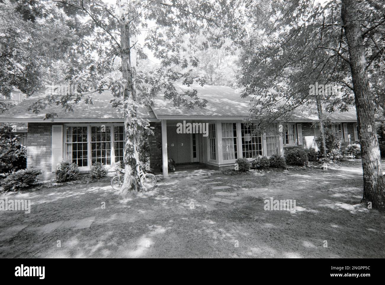 Präsident Jimmy Carter's Plains, Georgia Ranch-Haus. Am Ende der Carters wird das Haus dem National Park Service übergeben. Carter, der vom Erdnussbauer zum Präsidenten der Vereinigten Staaten wechselte, baute 1961 das bescheidene Haus im Wald, und das Paar nannte es seitdem seine Hauptwohnung, mit Ausnahme der Pennsylvania Avenue 1600 für vier Jahre, Stockfoto