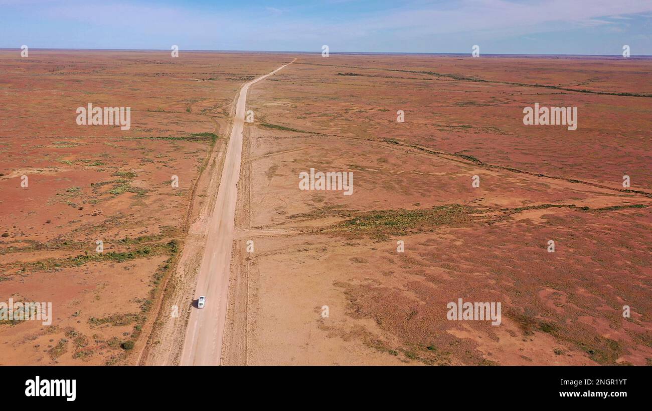 Fahrt durch das Wüstenland Australiens im Outback. Stockfoto