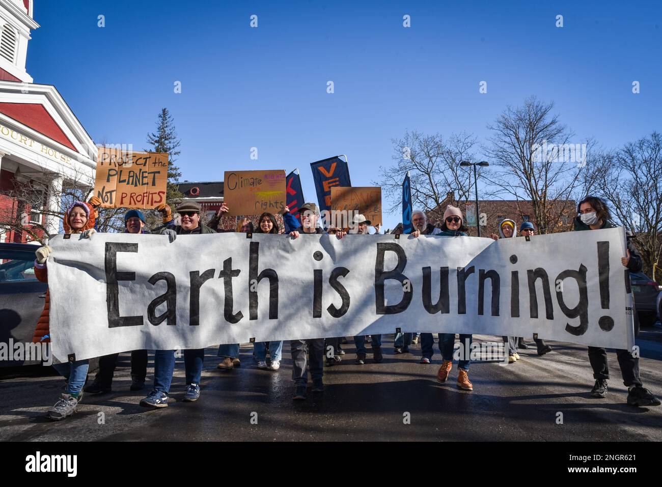 Demonstranten auf einem märz, der Maßnahmen zur Bekämpfung des Klimawandels fordert, Montpelier, VT, USA. Stockfoto