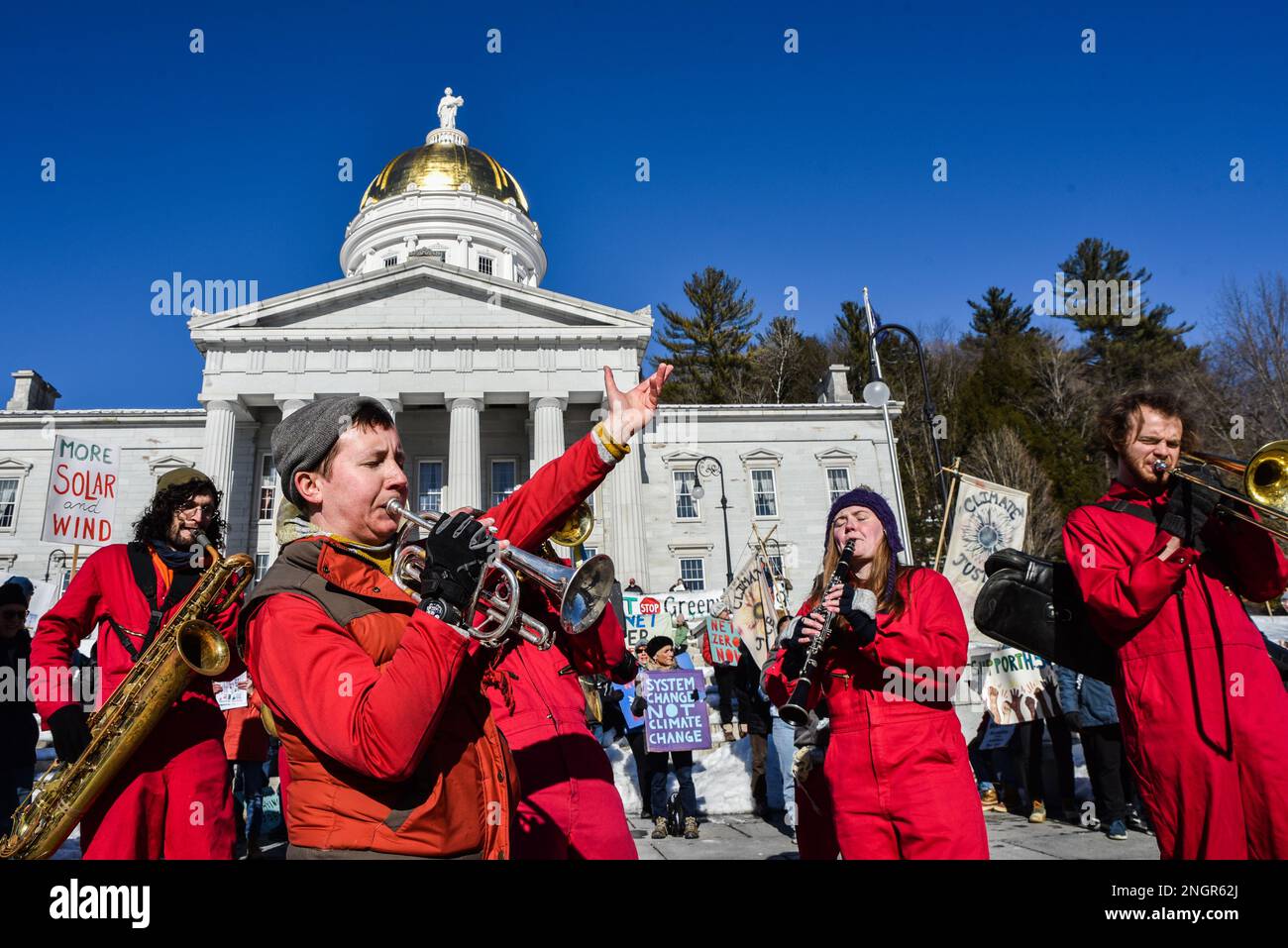 Musikalischer Aufruf zum Handeln bei einem märz, der zum Kampf gegen den Klimawandel aufruft, Montpelier, VT, USA. Stockfoto