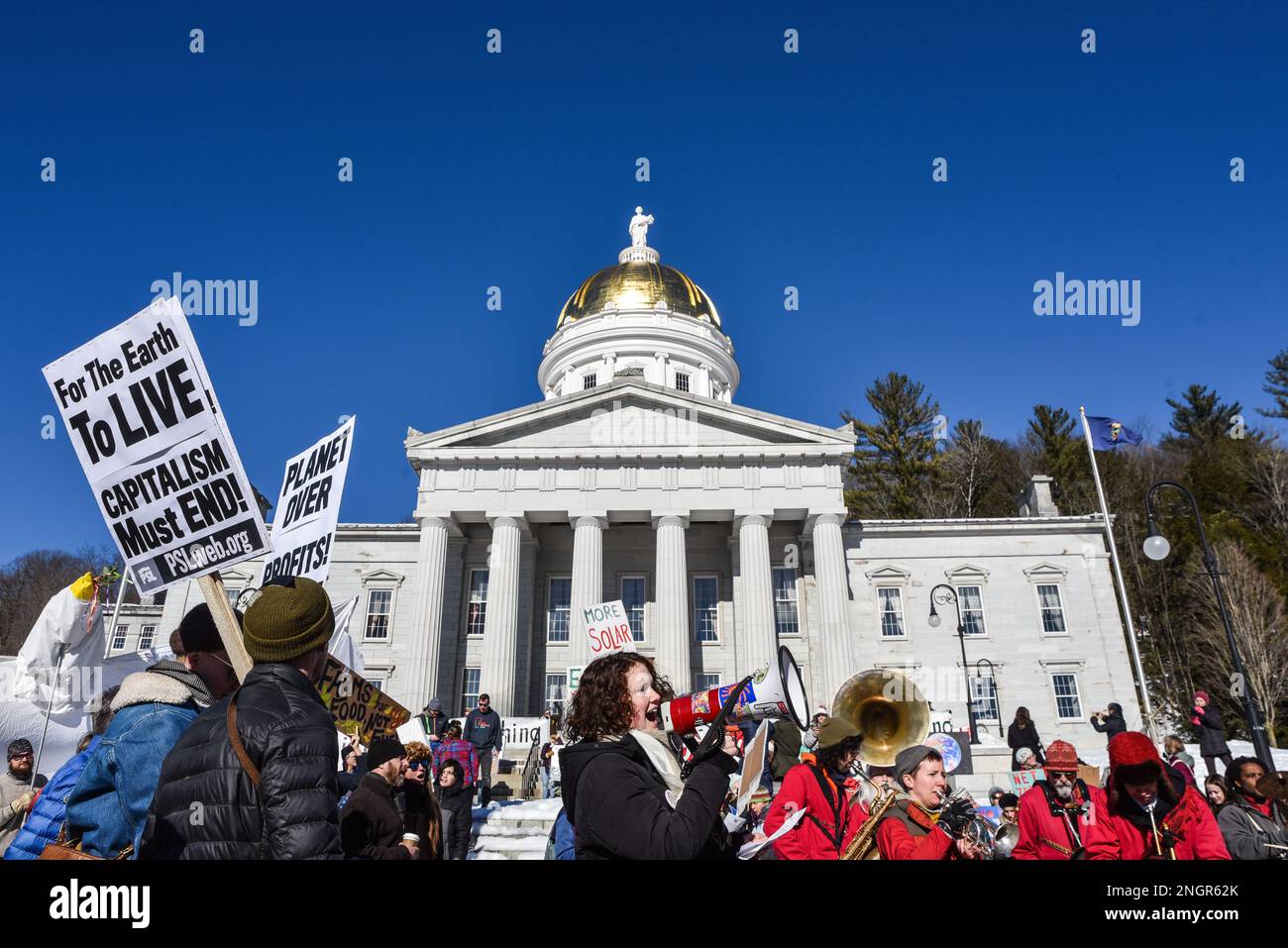 Demonstranten auf einem märz, der Maßnahmen zur Bekämpfung des Klimawandels fordert, Montpelier, VT, USA. Stockfoto