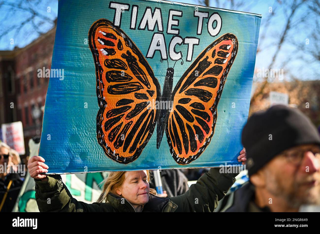 Demonstranten auf einem märz, der Maßnahmen zur Bekämpfung des Klimawandels fordert, Montpelier, VT, USA. Stockfoto