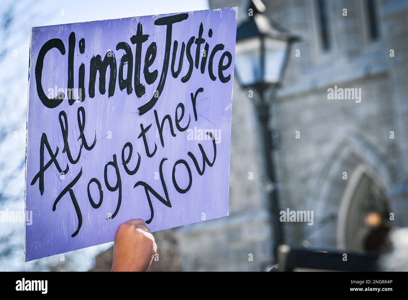 Zeichen, die zum handeln gegen den klimawandel auffordern Fotos und