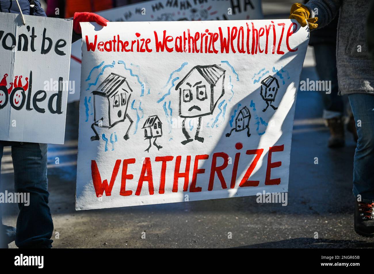 Wetterfest! Demonstranten auf einem märz, der Maßnahmen zur Bekämpfung des Klimawandels fordert, Montpelier, VT, USA. Stockfoto