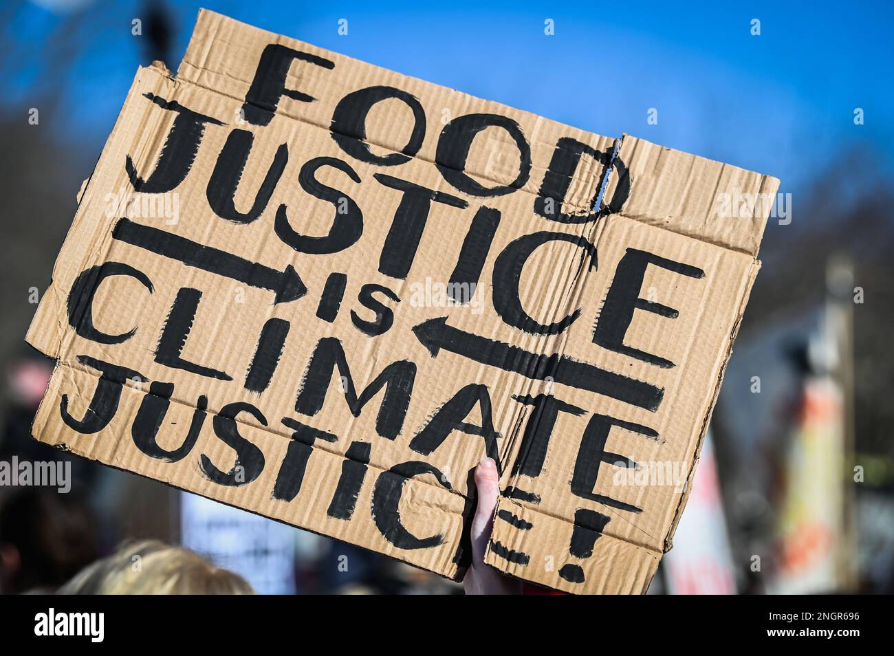 Fordert Klimaschutzgerechtigkeit auf einer märz-Tagung, in der Maßnahmen zur Bekämpfung des Klimawandels gefordert werden, Montpelier, VT, USA. Stockfoto