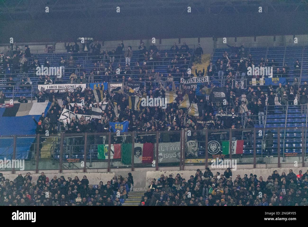 Mailand, Italien - februar 18 2023 - Inter-Udinesische Serie A - udinesische Unterstützer in mailand Kredit: Christian Santi/Alamy Live News Stockfoto