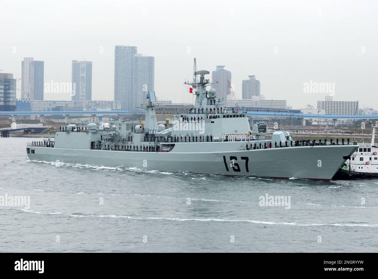 Tokio, Japan - 28. November 2007: Die Marine der Volksbefreiungsarmee PLANT Shenzhen (DDG-167), Zerstörer der Luhai-Klasse vom Typ 051B. Stockfoto