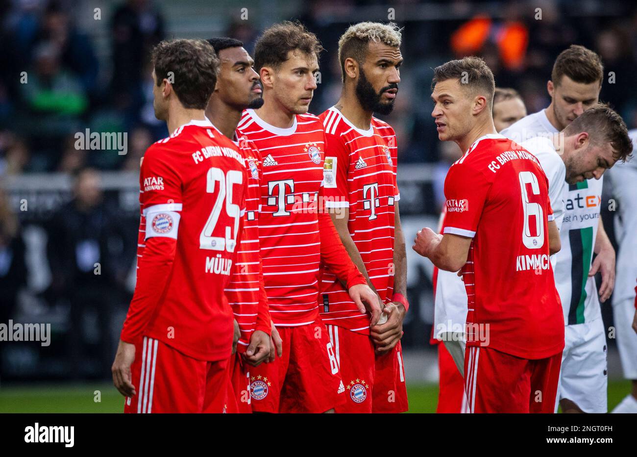 Mönchengladbach, Deutschland. 18. Februar 2023. Thomas Müller (München), Ryan Gravenberch (München), Leon Goretzka (München), Eric Maxim Choupo-Moting Stockfoto