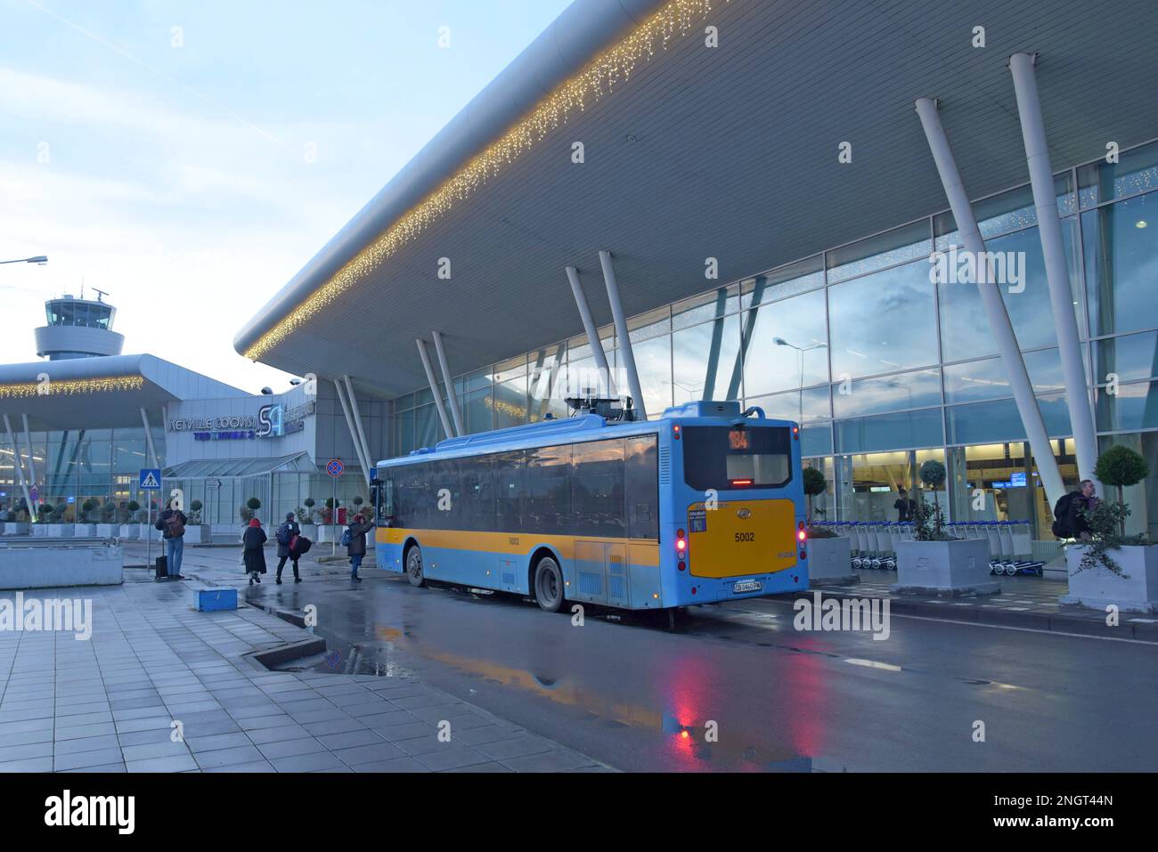 Elektrischer Schnellladeultrakondensator Chariot Motors Elektrobus am Flughafen Sofia, Bulgarien Stockfoto