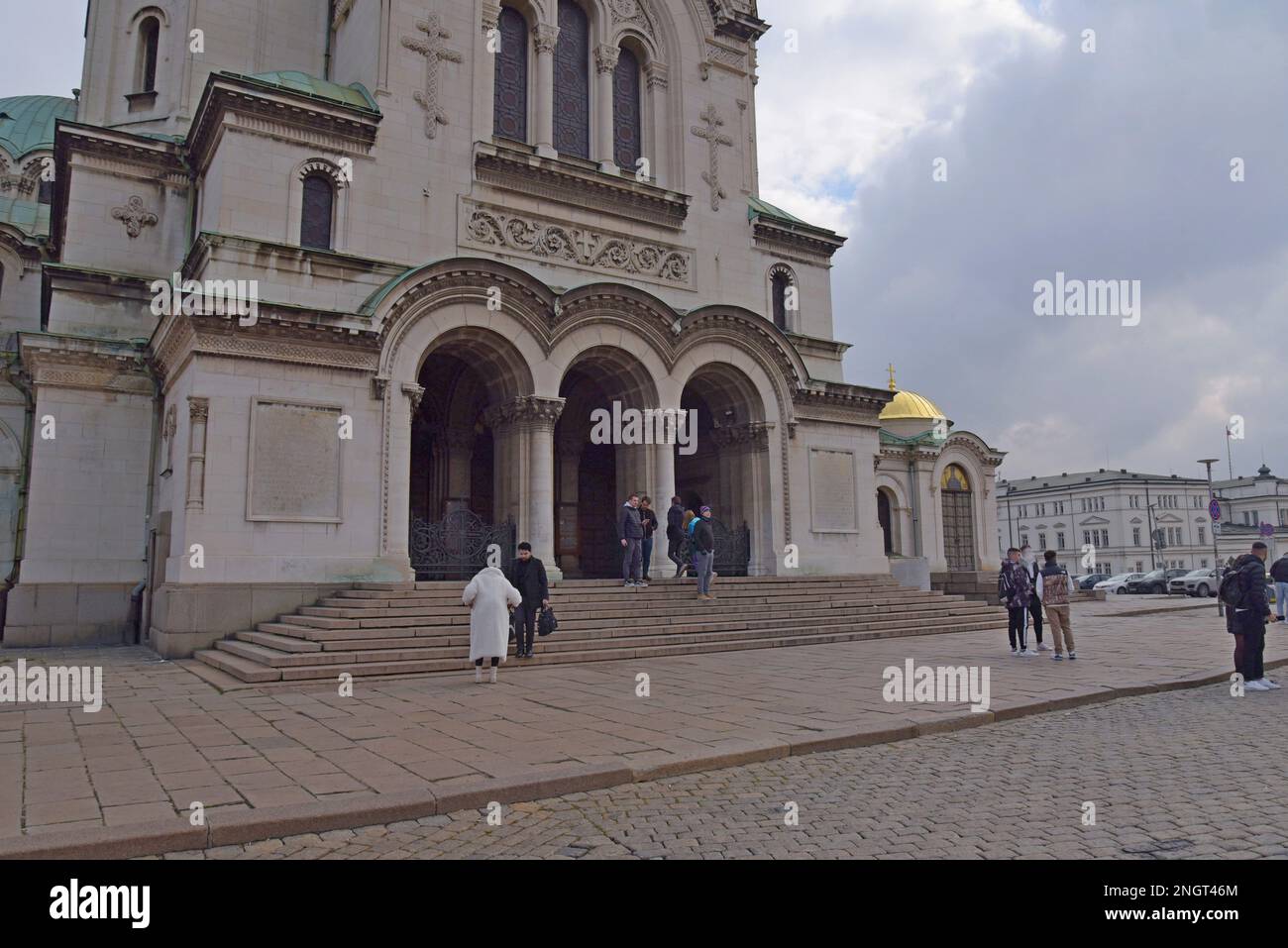 Touristen auf den Stufen des St. Alexander-Newski-Kathedrale, Sofia, Bulgarien Stockfoto