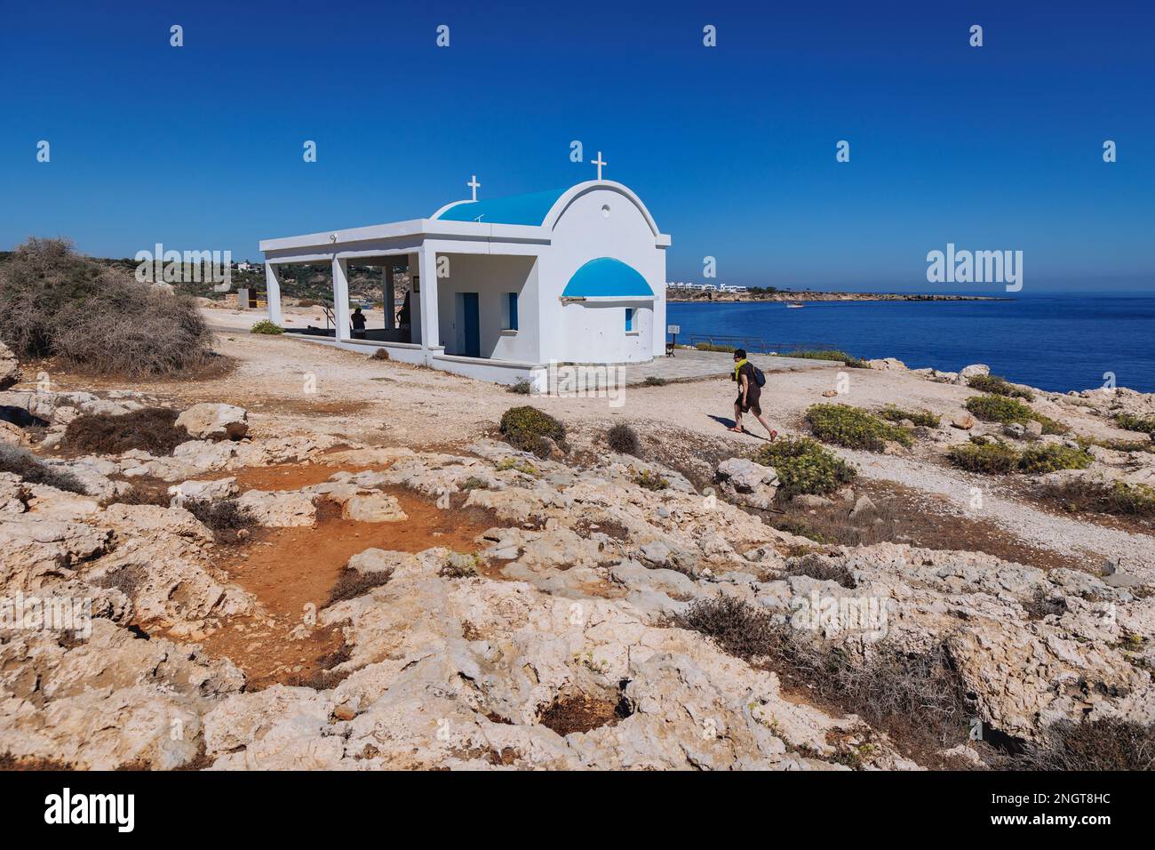 Kleine orthodoxe Kapelle gewidmet Ayioi Anargyroi im Cape Greco National Forest Park in Zypern Stockfoto