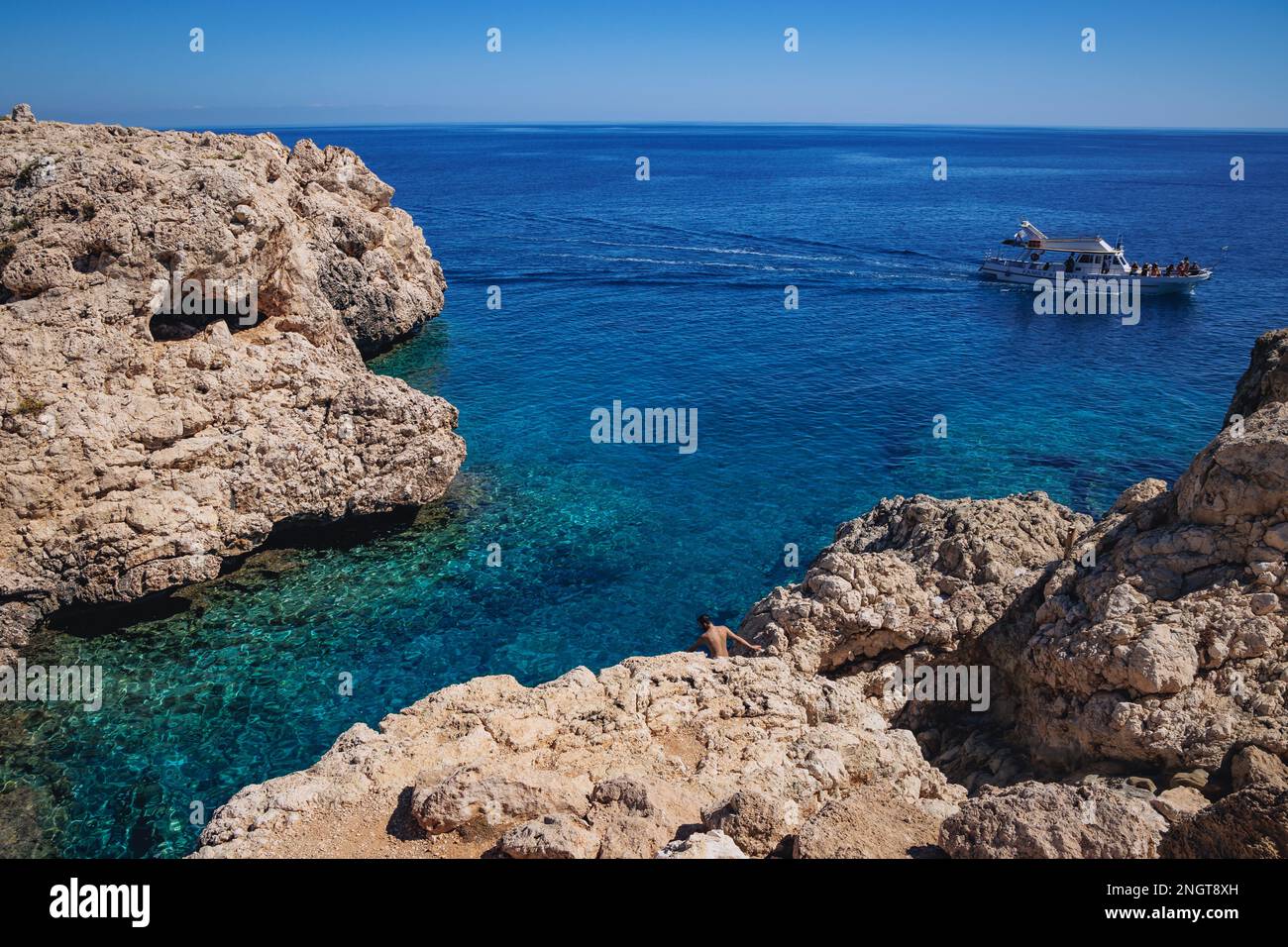 Mittelmeerküste im Cape Greco National Forest Park in Zypern Stockfoto