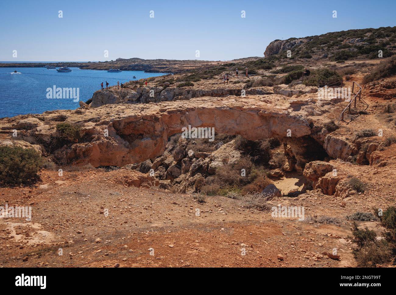 Kamara tou Koraka Steinbogen im Cape Greco National Forest Park in Zypern Stockfoto