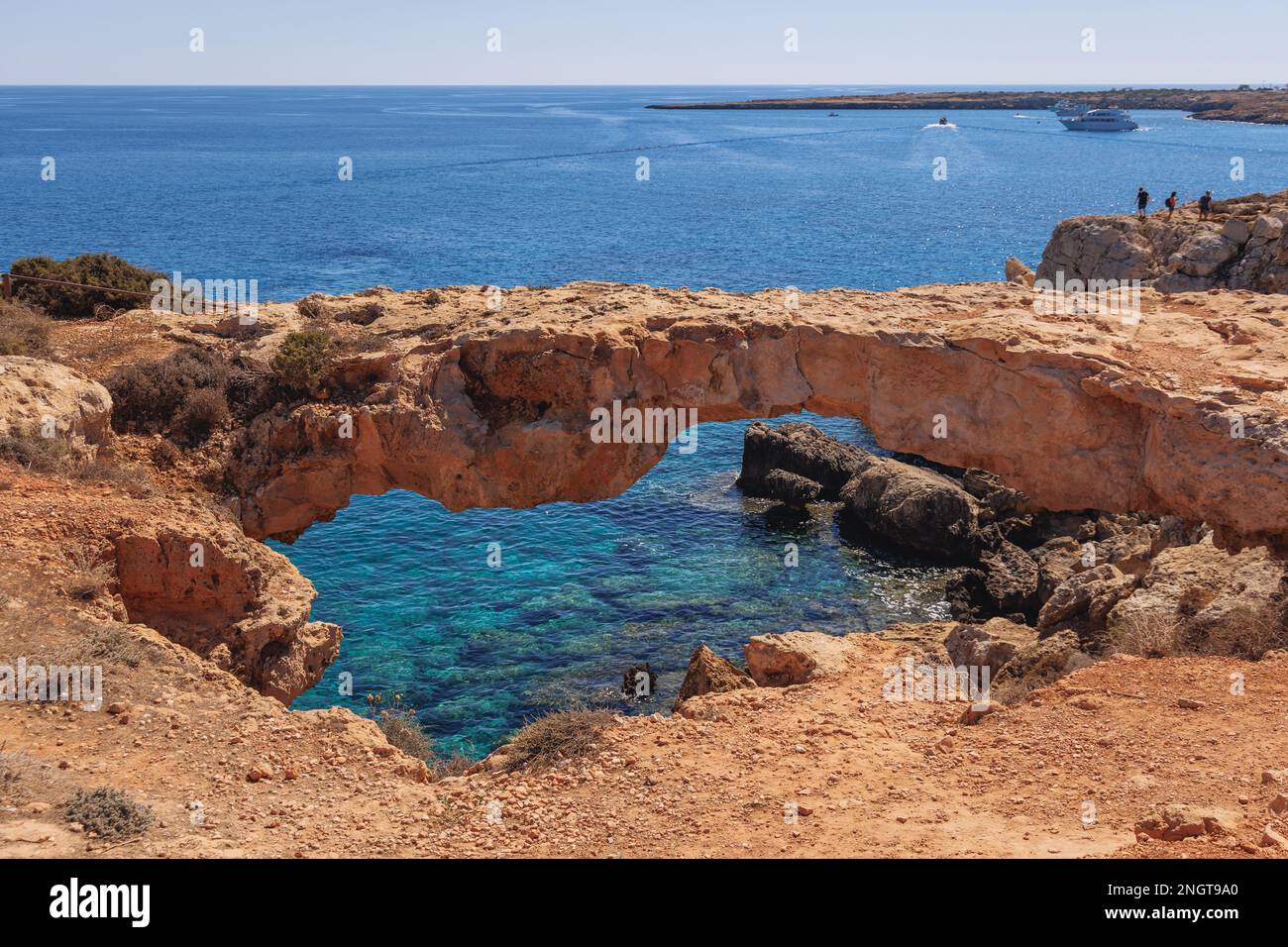 Kamara tou Koraka Steinbogen im Cape Greco National Forest Park in Zypern Stockfoto