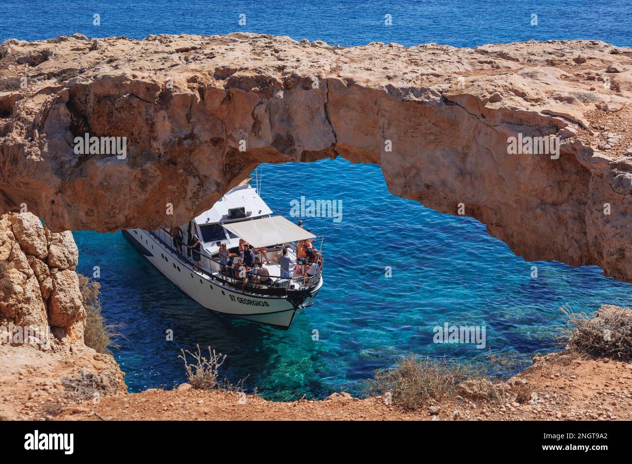 Kamara tou Koraka Steinbogen im Cape Greco National Forest Park in Zypern Stockfoto