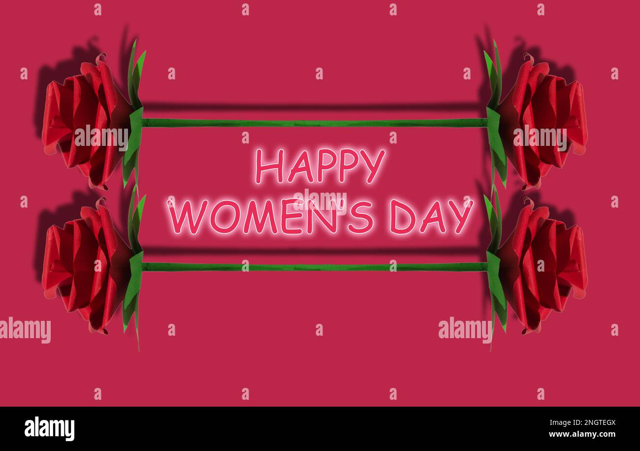 Happy Women's Day GLOW-Wort im Rosenrahmen, kreatives Konzept auf Viva Magenta-Hintergrund Stockfoto