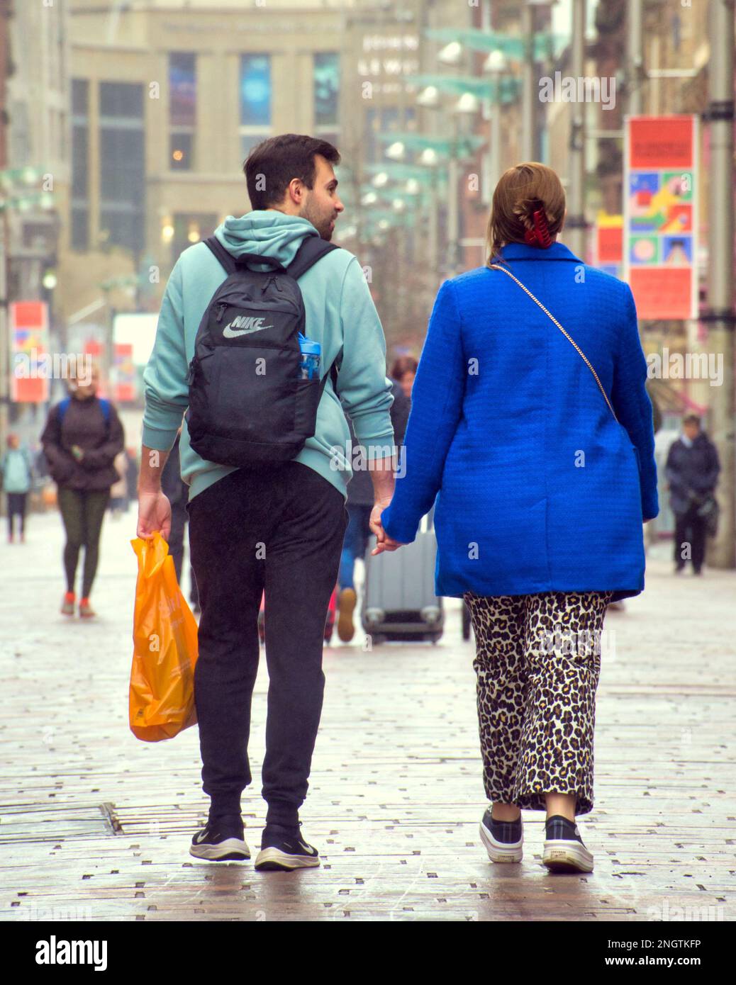 Glasgow, Schottland, Vereinigtes Königreich 19. Februar 2023. Einkaufsmöglichkeiten in der Buchanan Street, der Stilmeile Schottlands, die die Dystopie im Herzen der Stadt widerspiegelt. Credit Gerard Ferry/Alamy Live News Stockfoto