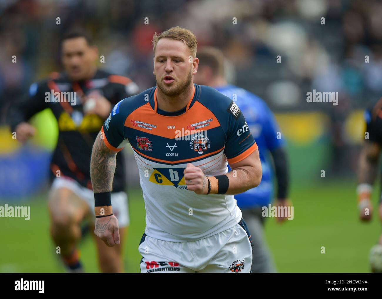 Hull, UK. 19. Februar 2023. Joe Westerman von Castleford Tigers Warming Up Hull FC gegen Castleford Tigers, im MKM Stadium, Hull, West Yorkshire, Großbritannien, am 19. Februar 2023 in Runde 1 des Betfred Super League Photo Credit Craig Cresswell Photography Credit: Craig Cresswell/Alamy Live News Stockfoto