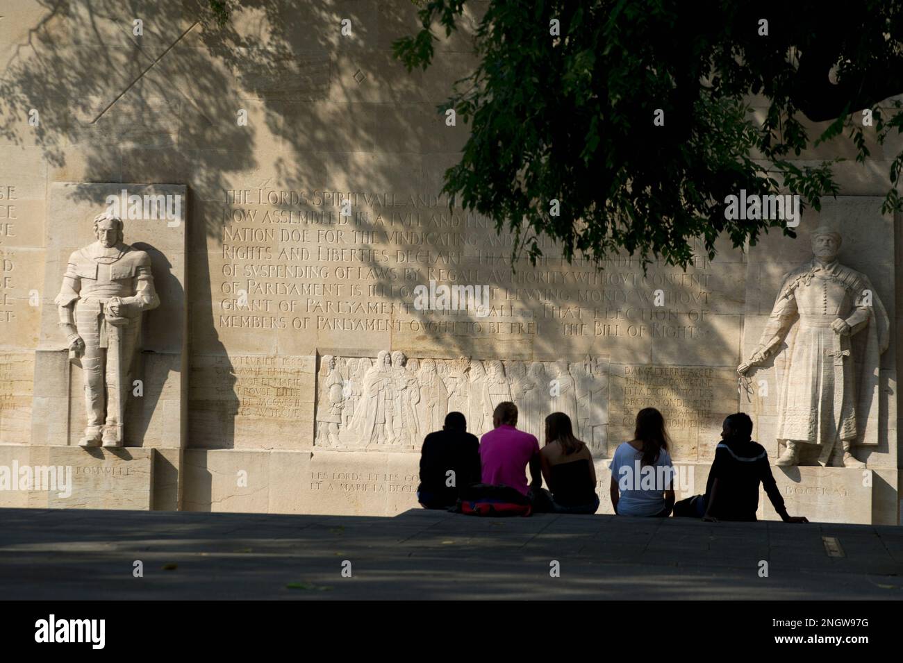 Geneve Partage les Rives du lac Leman entre espaces verts et immeubles rigides. Le Canton de Geneve est une veritable enclave dans les Frontieres fran Stockfoto