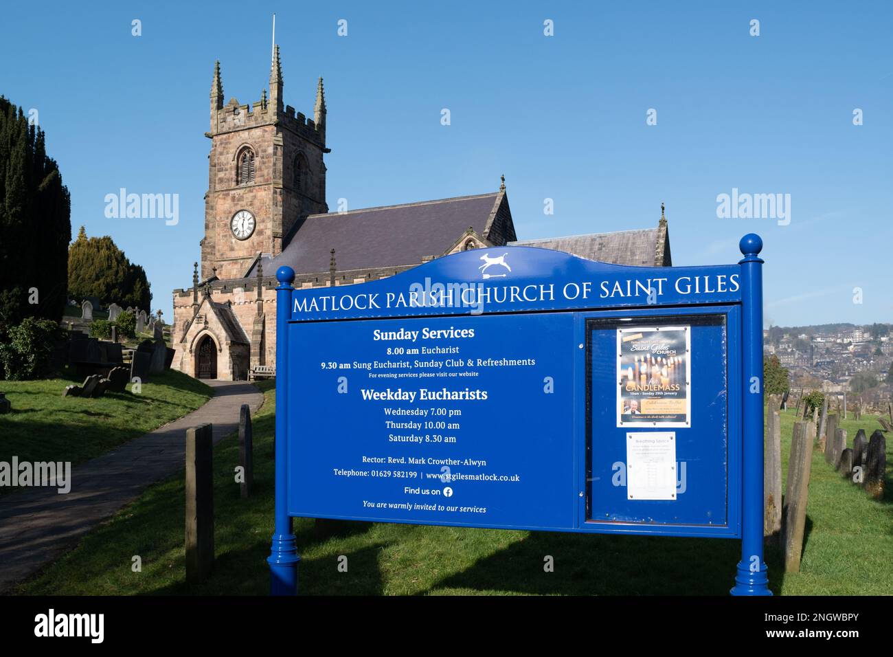 Die mittelalterliche Kirche St. Giles, eingebettet an den Hängen eines Hügels in der Stadt Matlock in Derbyshire Dales Stockfoto