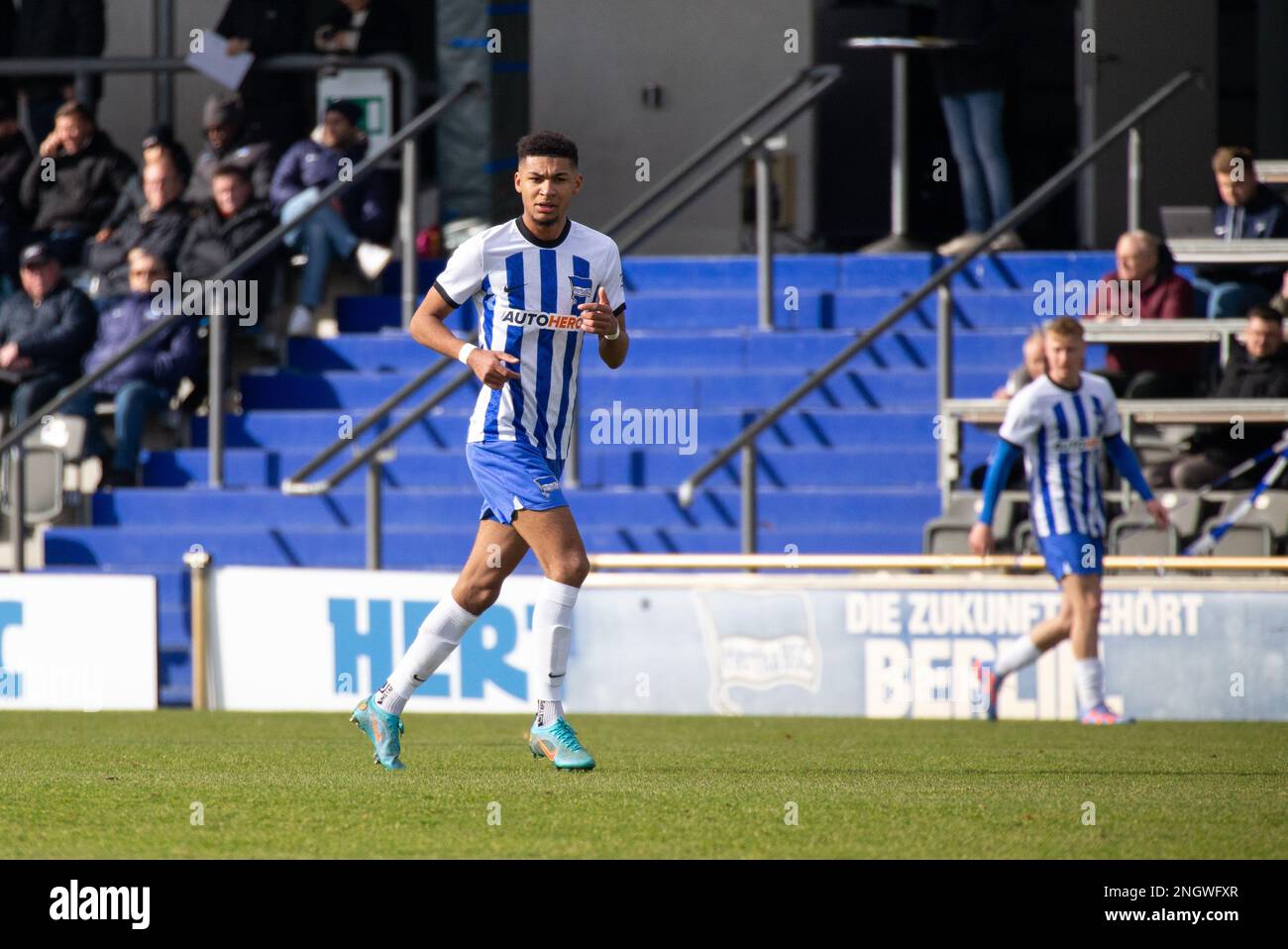 Berlin, Deutschland. 19. Februar 2023. Joel da Silva Kiala aus Hertha BSC II während des Spiels Hertha Berlin II gegen Tennis Borussia Berlin in der Runde 21 der Regionalen Liga Nordosten Berlin, Berlin, 19. Februar 2023. Iñaki Esnaola / Alamy Live News Kredit: Iñaki Esnaola/Alamy Live News Stockfoto