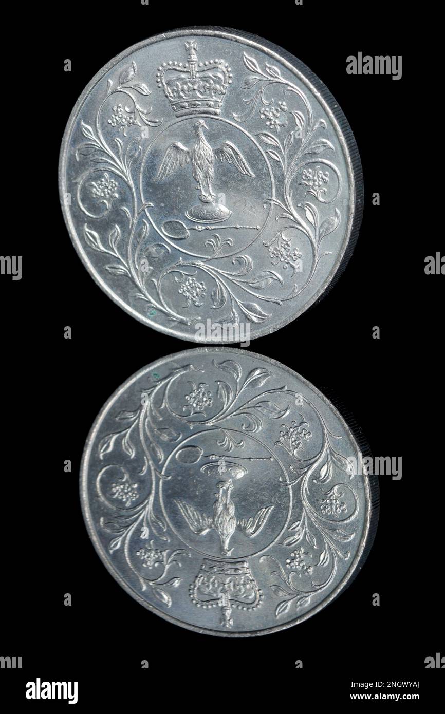1977 Silver Jubilee Crown wird ausgestellt, um dem 25. Jahrestag des Thronantritts der Königin im Jahr 1952 zu gedenken. Stockfoto