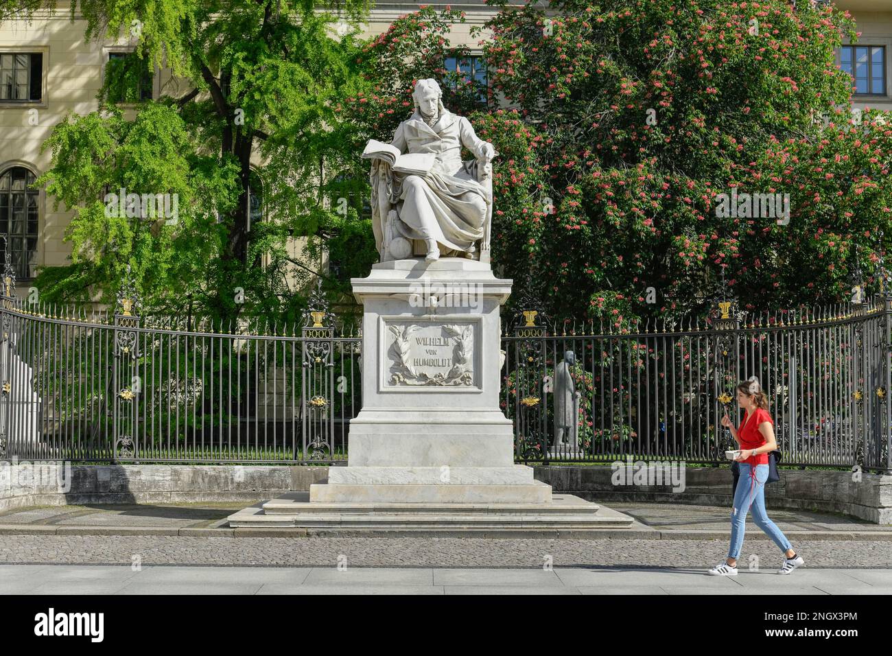 Statue, Wilhelm von Humboldt, Hauptgebäude, Humboldt-Universität, unter den Linden, Mitte, Berlin, Deutschland Stockfoto