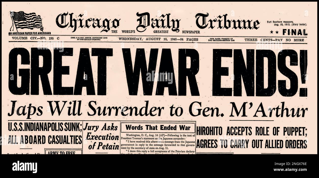 WW2 "GREAT WAR ENDS" Schlagzeile der Zeitung 1945 Chicago Daily Tribune. Der zweite Weltkrieg endet. "Die Japaner ergeben sich General McArthur" vom 1945. August. Hirohito nimmt die Rolle der Puppe an. Stimmt zu, die Befehle der Alliierten auszuführen.“ Stockfoto