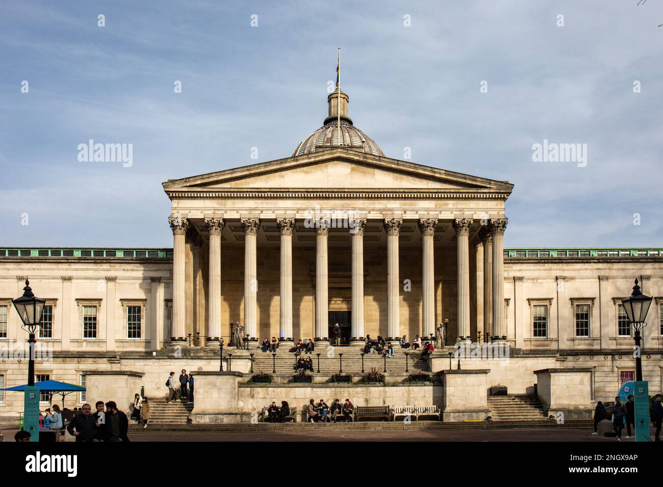 UCL - University College London - Hauptgebäude oder Wilkins-Gebäudefassade im Londoner Stadtteil Bloomsbury, England Stockfoto