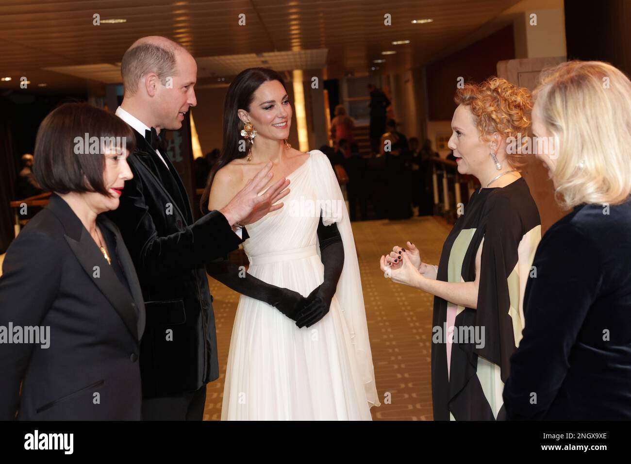 Der Prinz und die Prinzessin von Wales sprechen bei den British Academy Film Awards 76. in der Royal Festival Hall des Southbank Centre in London mit Anna Higgs, Vorsitzende des Filmkomitees, BAFTA (zweite Rechte), und Jane Millichip, CEO des BAFTA (links). Foto: Sonntag, 19. Februar 2023. Stockfoto