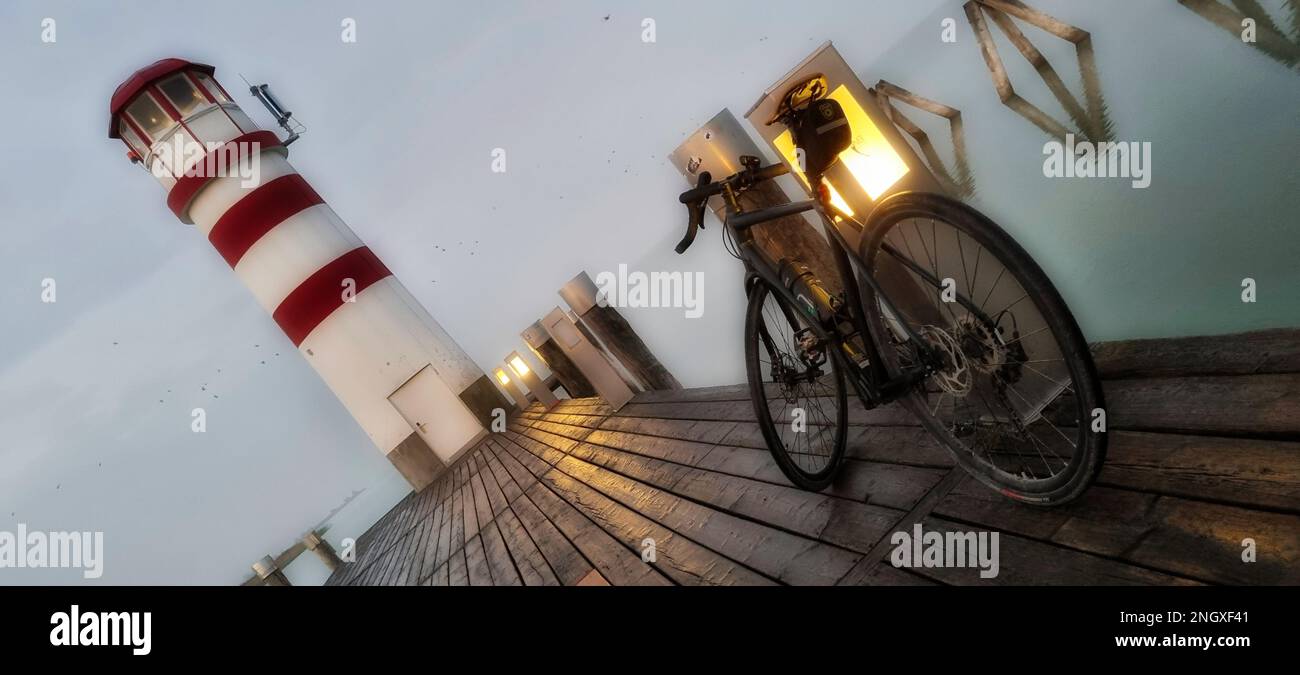 Kieselrad am Leuchtturm in Podersdorf Stockfoto