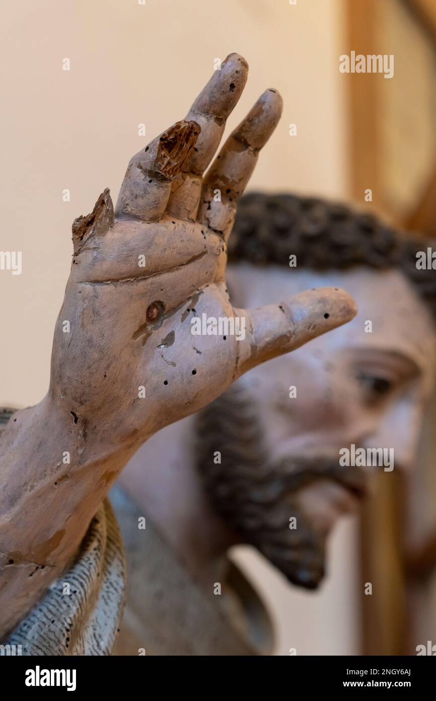 Polychrome Figur des Heiligen Franziskus von Assisi im El Museo de los Caminos im Episkopalpalast in Astorga, Leon, Spanien. Das Museum entlang Stockfoto