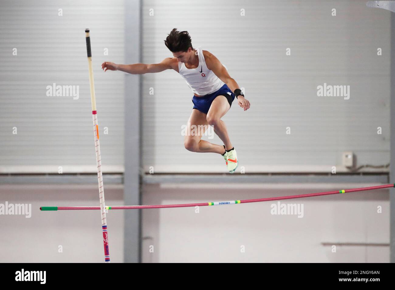 Belgrad, Serbien, 15. Februar 2023. Riccardo Klotz aus Österreich tritt beim Belgrader Leichtathletik-Hallentreffen 2023 in der Banjica Athletic Hall in Belgrad, Serbien, im Männerposten-Gewölbe an. 15. Februar 2023. Kredit: Nikola Krstic/Alamy Stockfoto