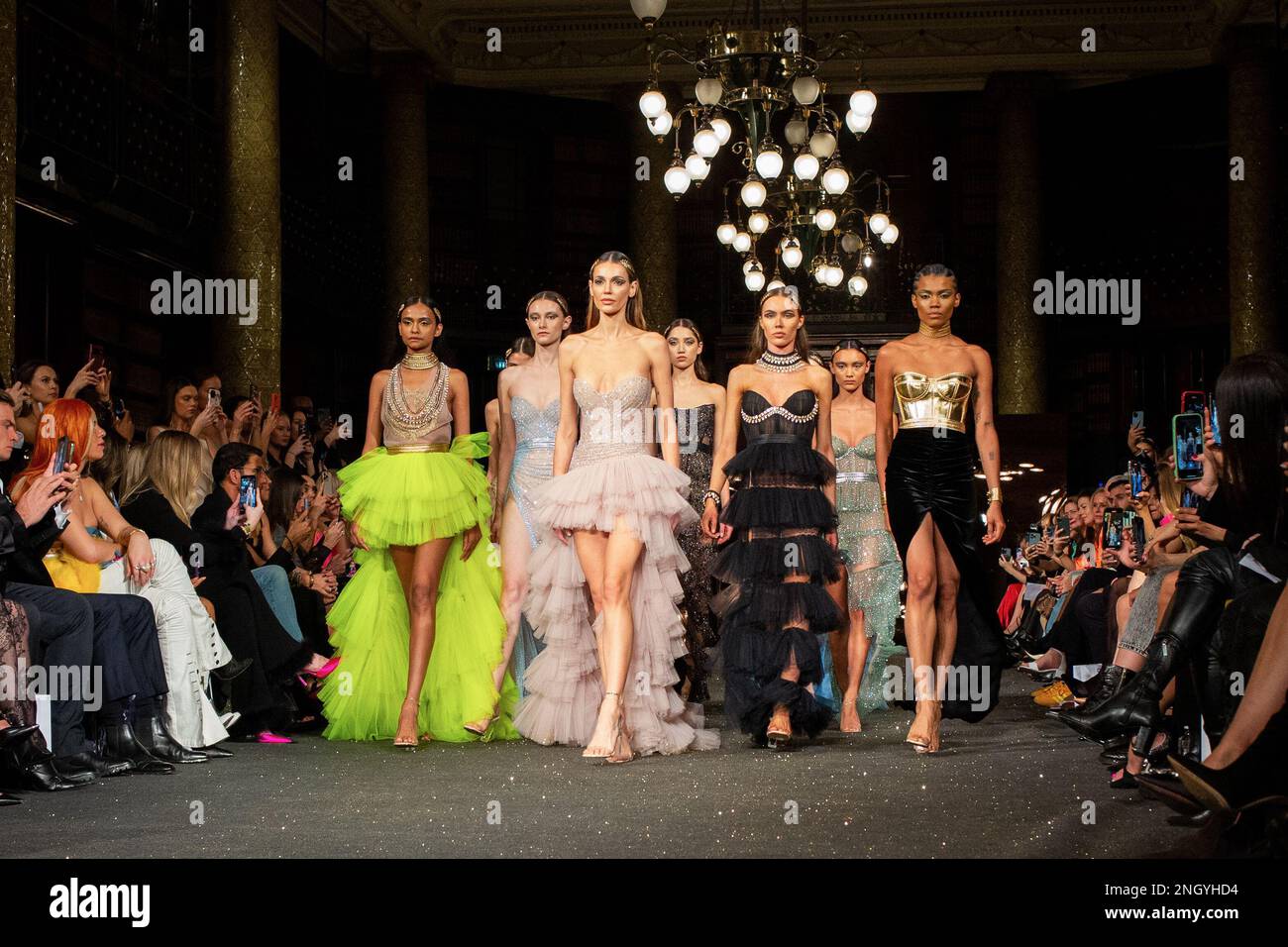 London, Großbritannien. Sonntag, 19. Februar 2023. Models auf dem Laufsteg der AADNEVIK AW23 Fashion Show im Royal Horseguards im Rahmen der London Fashion Week. Kredit: Katie Collins/EMPICS/Alamy Live News Stockfoto