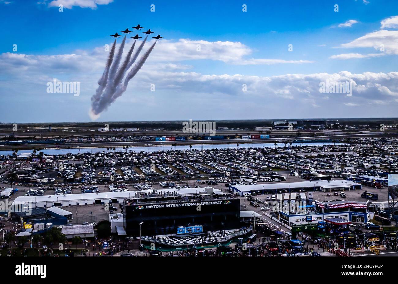Daytona, Usa. 19. Februar 2023. Die USAF Thunderbirds fliegen vor dem 2023. Daytona 500 am Sonntag, den 19. Februar 2022 in Daytona, Florida. Foto: Edwin Locke/UPI Credit: UPI/Alamy Live News Stockfoto