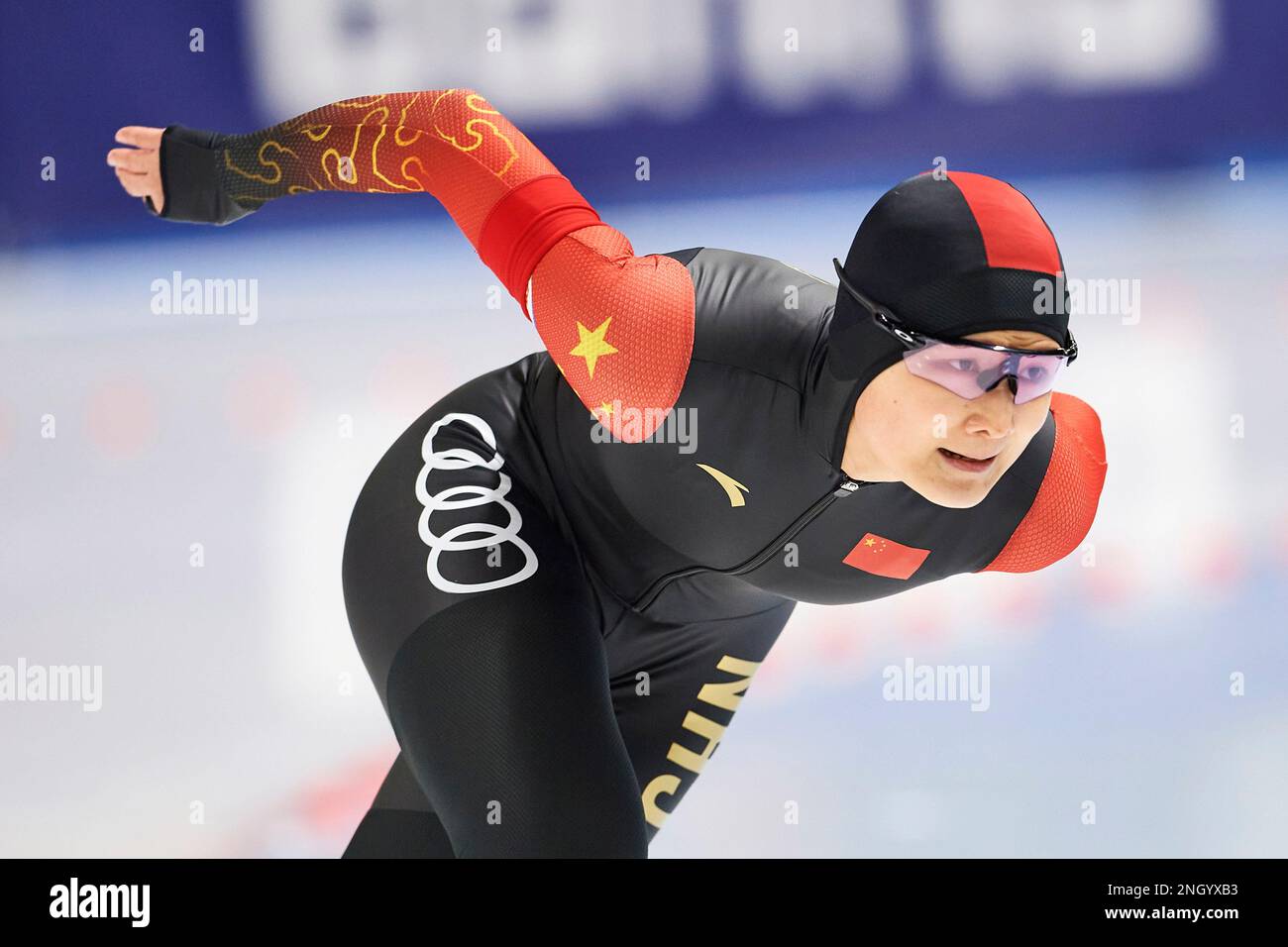 Tomaszow Mazowiecki, Polen. 19. Februar 2023. Jin Jingzhu aus China tritt am 19. Februar 2023 bei der ISU Speed Skating World Cup in Tomaszow Mazowiecki, Polen, in der 1000m. Division A der Frauen an. Kredit: Rafal Oleksiewicz/Xinhua/Alamy Live News Stockfoto