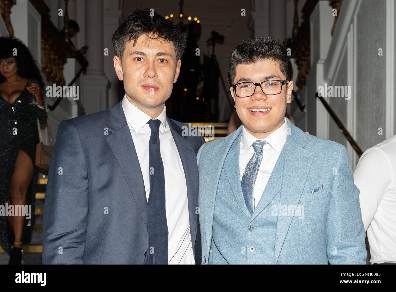 London, Großbritannien. 17. Februar 2023. BBC ist die Auszubildende Gregory Ebbs (R) und Nick Showering (L) bei den Icon Awards. The Icon Awards im Rahmen der London Fashion Week fand am 17. Februar im De Vere Grand Connaught Rooms London eine Gala mit den Promi-Preisen statt, bei der die Wohltätigkeitsorganisation Prost8organized von Buzz Talent unterstützt wurde. Kredit: SOPA Images Limited/Alamy Live News Stockfoto