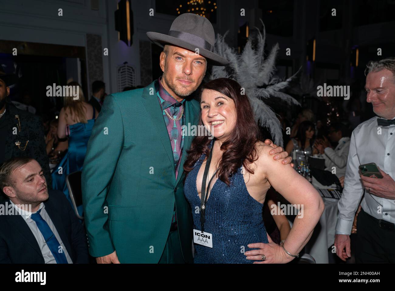 London, Großbritannien. 17. Februar 2023. (L-R) Singer Matt Goss von Carloline Hanks Farmer - Casting Agent von Buzz Talent This is Icon Awards Teil der London Fashion Week veranstaltete am 17. Februar im De Vere Grand Connaught Rooms London eine Gala mit Prominenten, die an der Wohltätigkeitsorganisation Prost8organized von Buzz Talent teilnahm. Kredit: SOPA Images Limited/Alamy Live News Stockfoto