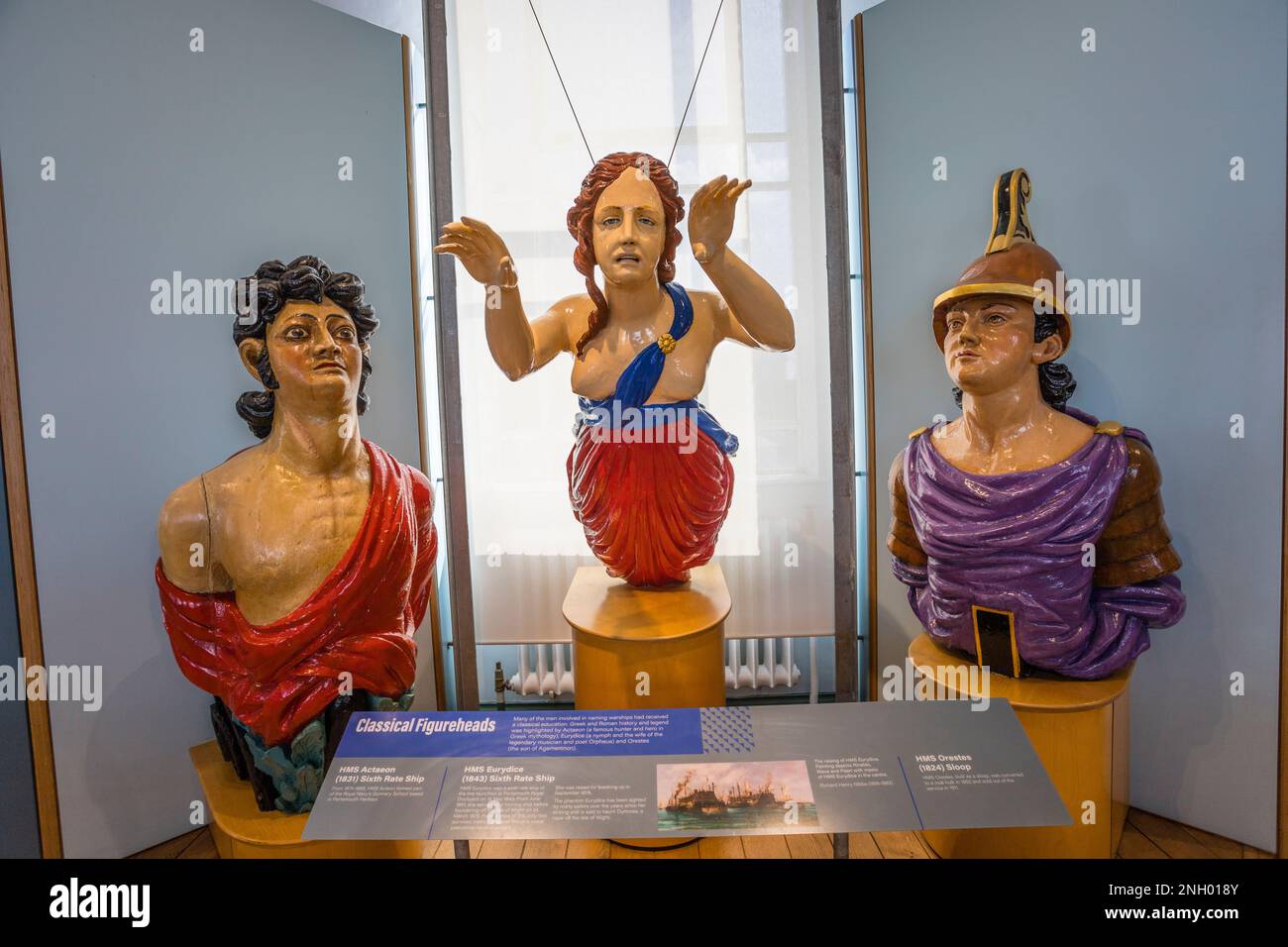 Ausstellungen im 11 Storehouse „Age of Sail“ im National Museum of the Royal Navy Portsmouth, Galionsfiguren von HMS Actaeon, HMS Euryd Stockfoto