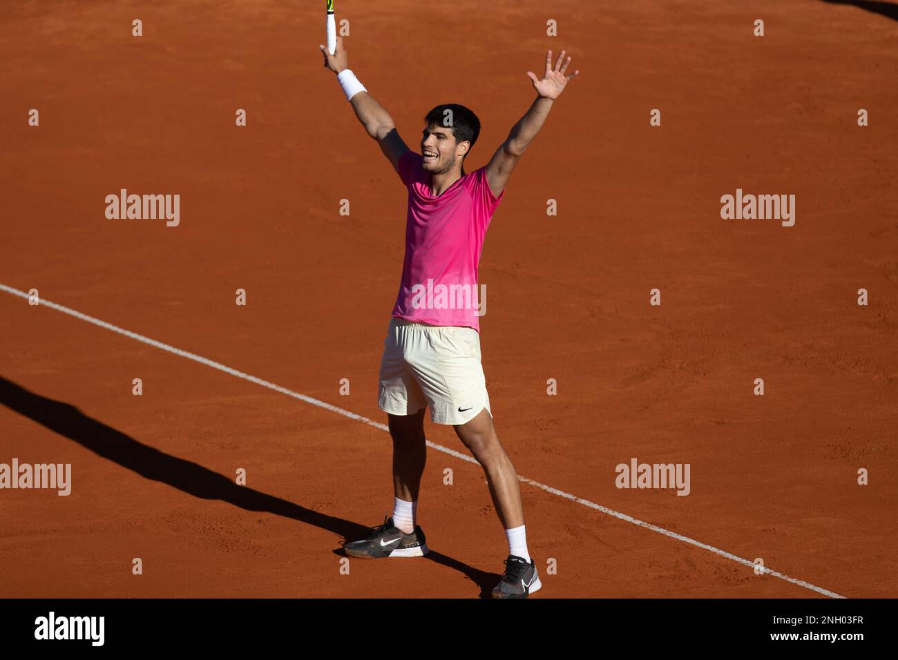 Buenos Aires, Argentinien. 19. Februar 2023. Carlos Alcaraz aus Spanien feiert nach dem Finale gegen Cameron Norrie aus Großbritannien bei den ATP Argentina Open in Buenos Aires, Argentinien, am 19. Februar 2023. Kredit: Martin Zabala/Xinhua/Alamy Live News Stockfoto