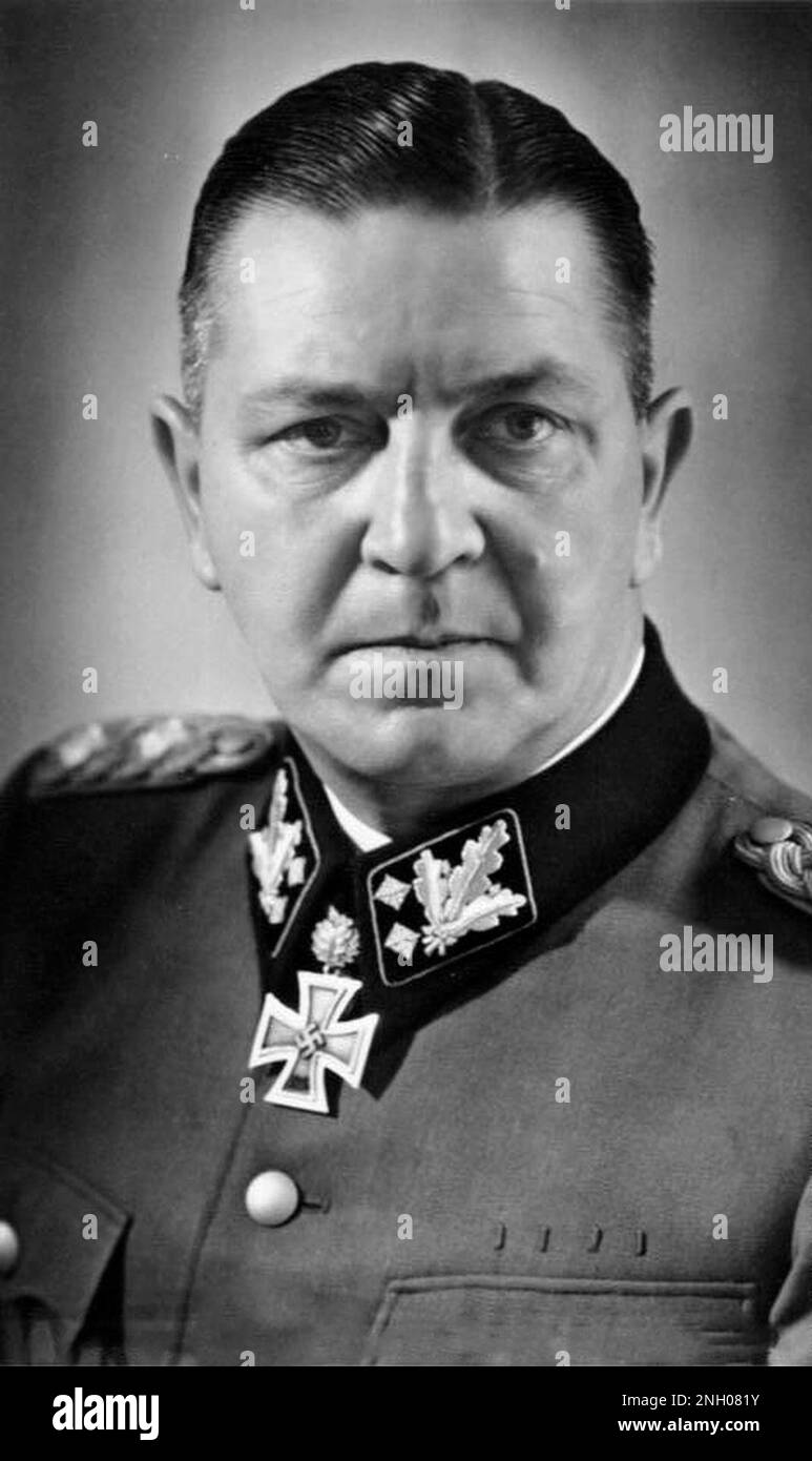 SS-Offizier Theodor Eicke. Er erweiterte und entwickelte das Konzentrationslagersystem weiter und war der erste Konzentrationslager-Inspektor. Im Jahr 1939 wurde Eicke Kommandeur der SS-Division Totenkopf der Waffen-SS und leitete die Division während des Zweiten Weltkriegs an der westlichen und östlichen Front. Foto: Bundesarchiv, Bild 146-1974-160-13A/CC-BY-SA 3,0, https://commons.wikimedia.org/w/index.php?curid=5482792 Stockfoto