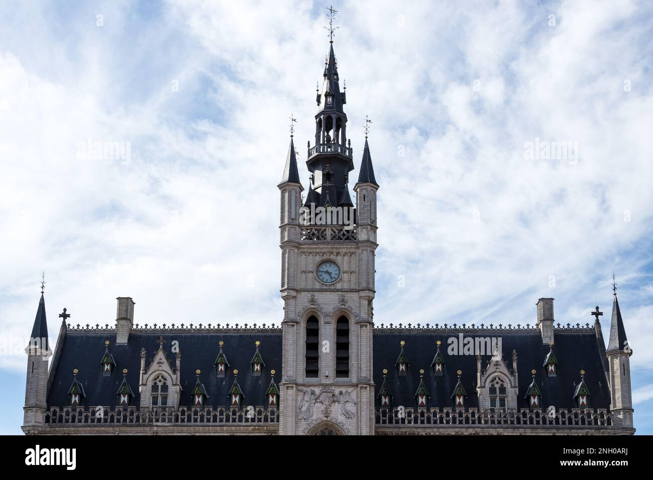 Architektonische Details des Rathauses von Sint-Niklaas, belgische Stadt und Gemeinde in der flämischen Provinz Ostflandern. Stockfoto