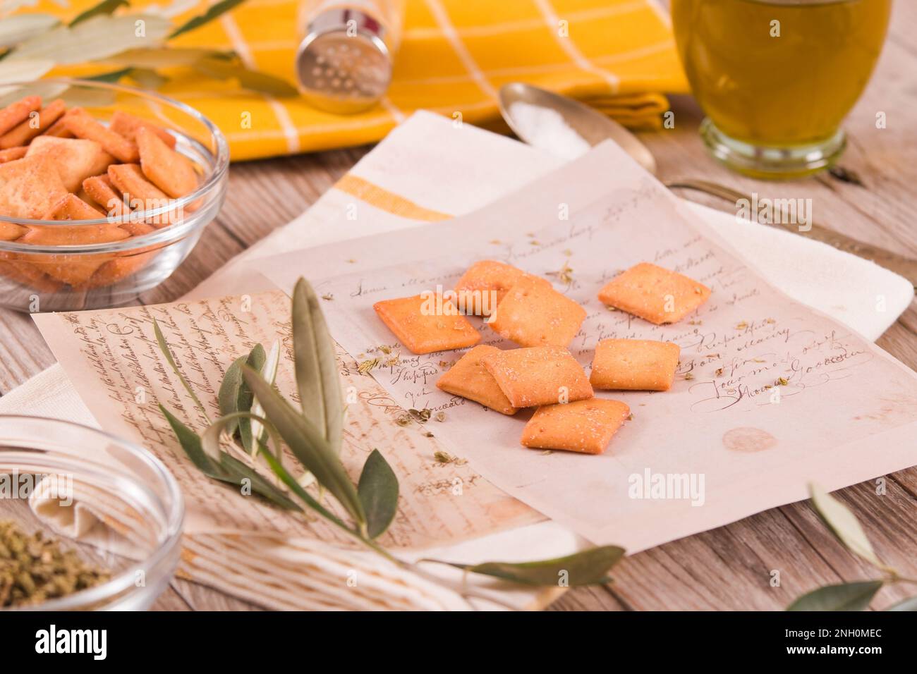 Crostini-Brot mit Oregano und Olivenöl. Stockfoto