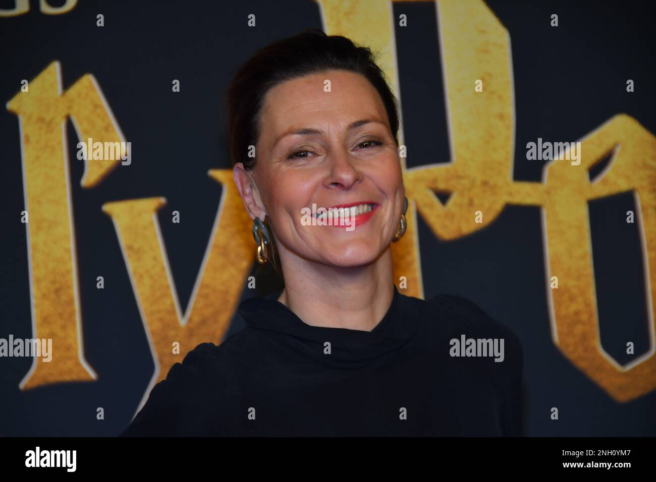 Anja Reschke bei der Neuinszenierung von »Harry Potter und das verwunschene Kind« Premiere im Mehr! Theater am Großmarkt. Hamburg, 19.02.2023 Stockfoto