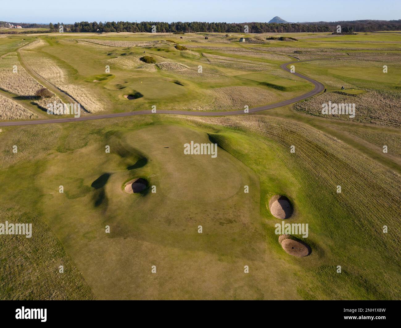 Luftaufnahme von der Drohne des Muirfield Golfplatzes in Gullane, East Lothian, Schottland, Großbritannien Stockfoto