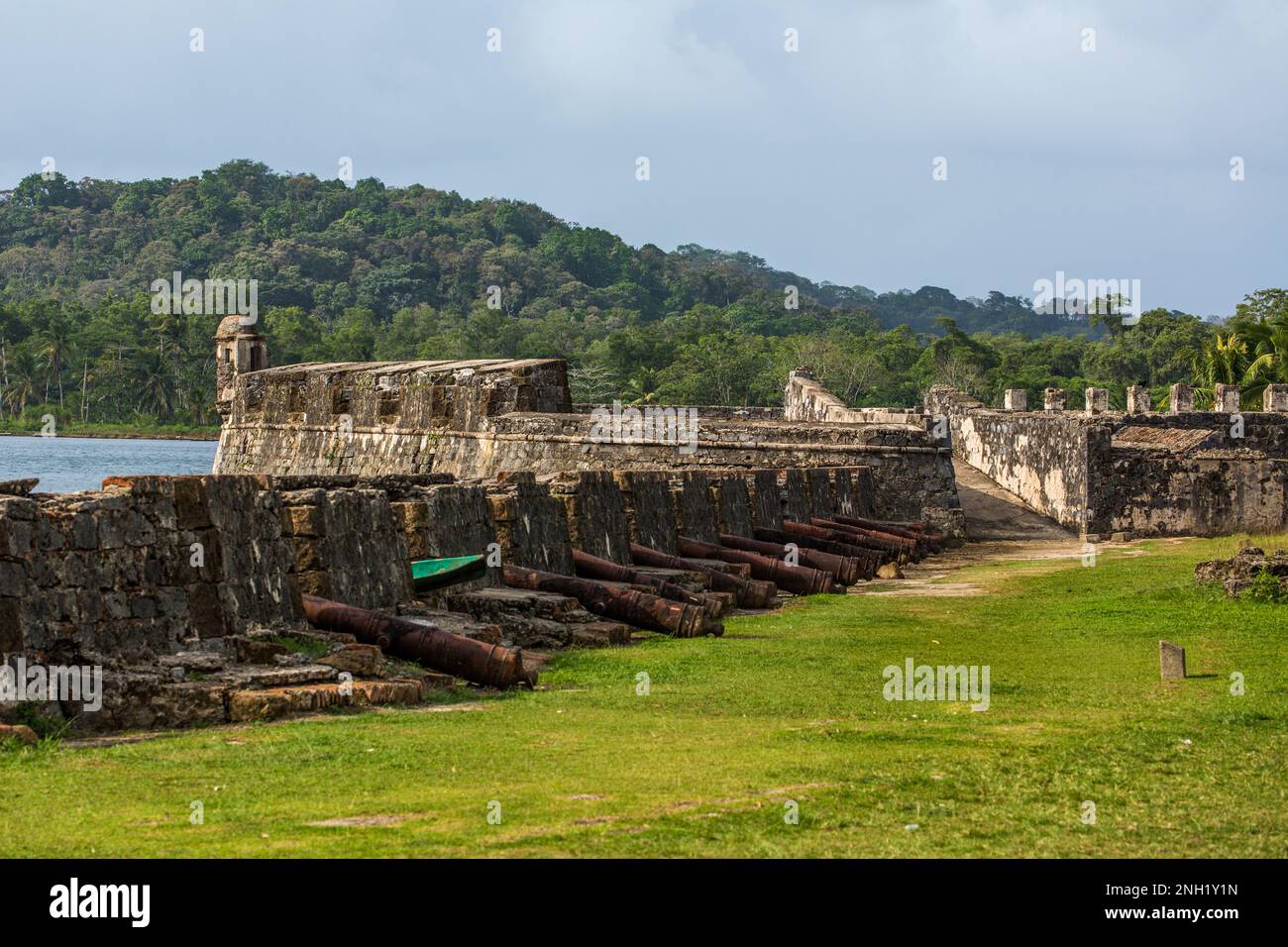 Fort San Geronimo, 1664 erbaut und 1739 wieder aufgebaut. Portobelo Bay wurde 1502 von Christoph Kolumbus benannt. Die Stadt wurde 1597 gegründet Stockfoto