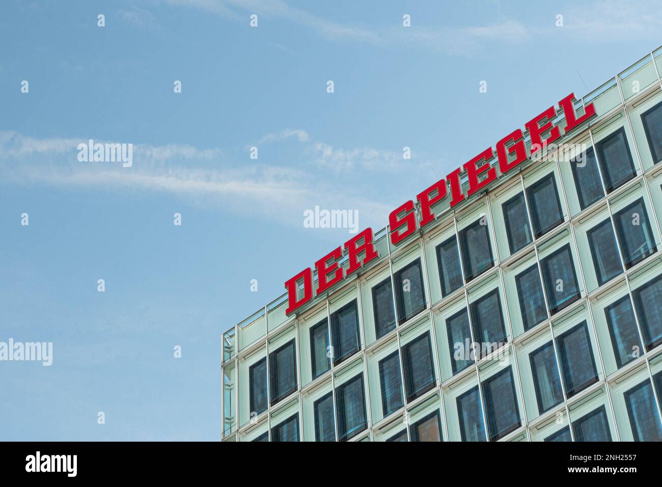 Der Spiegel ist eine deutsche Wochenzeitung, die in Hamburg veröffentlicht wird. Es ist eine der größten Nachrichtenwochen Europas mit einem wöchentlichen Zirku Stockfoto