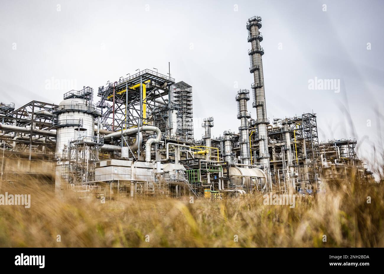 MOERDIJK - Shell Moerdijk Außenansicht. Das Unternehmen stellt chemische Produkte auf Erdölbasis her. ANP JEFFREY GROENEWEG niederlande raus - belgien raus Stockfoto