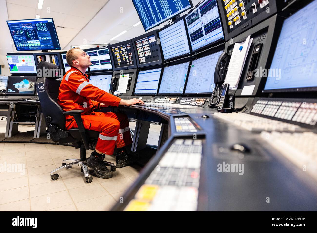 MOERDIJK - ein Kontrollraum der Olefine der unteren Moerdijk-Inseln am Standort Shell Moerdijk. Das Unternehmen stellt chemische Produkte auf Erdölbasis her. ANP JEFFREY GROENEWEG niederlande raus - belgien raus Stockfoto